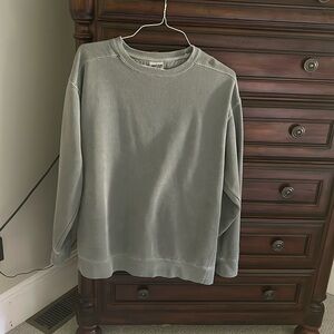 Gray Comfort Colors sweatshirt.